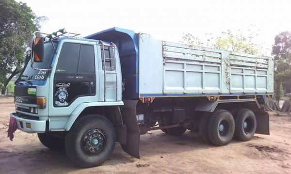 ขายรถดั้ม2เพลา ร็อกกี้210แรง พาวเวอร์ จิ๊ฟฟี่ รถสวยสภาพดี ยางดี สภาพพร้อมใช้งาน เอกสารพร้อมโอน สนใจโทร 090-8588220คุณนะ 093-3258446คุณบิว หรือเข้าดูสินค้าอื่นๆได้ที่ www.truck.in.th/498 หรือเพจFacebook ณรงค์ ซื้อขายรถมือสอง (เว็บไซต์ส่วนตัว) หรือFacebook