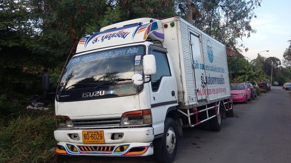 รถบรรทุก6ล้อตู้เย็นความยาว5เมตร