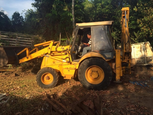 ขาย JCB. 3 Cx.  ชัวโมง. 3000 กว่า รถพร้อมใช้งาน รถอยู่หาดไหญ่.  พร้อมเล่มทะเบียน