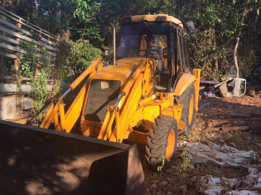 ขาย JCB. 3 Cx.  ชัวโมง. 3000 กว่า รถพร้อมใช้งาน รถอยู่หาดไหญ่.  พร้อมเล่มทะเบียน