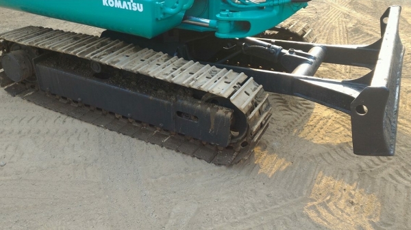ขายรถขุดแบคโฮ KOMATSU Pc25-รุ่น7E ขนาด25 (คอลโทลน้ำมัน ระบบไว แทรคเหล็ก) รถพร้อมใช้งาน