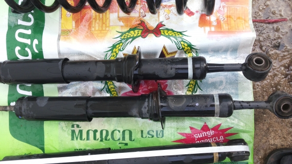 ขายโช๊คเดิมฟอร์จูนเนอ หน้า-หลัง  สปริงหลัง  ทั้งชุดราคา  3500 บาท อยุ่พระราม2ซอย50  โทร 0944822294 โรจน์