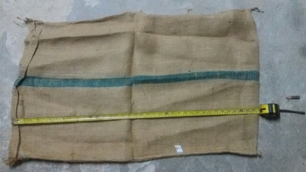 ขายกระสอบป่าน ใบละ 15 บาทครับ มีร่วมหมื่นใบได้ครับ