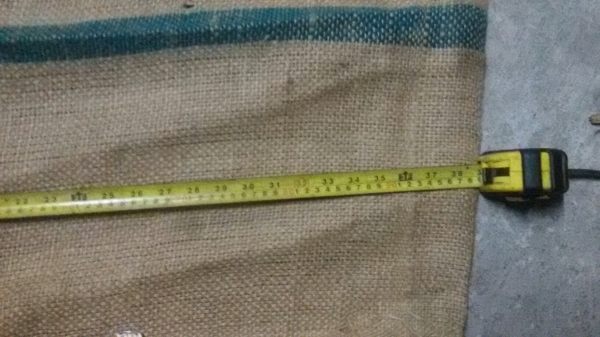 ขายกระสอบป่าน ใบละ 15 บาทครับ มีร่วมหมื่นใบได้ครับ