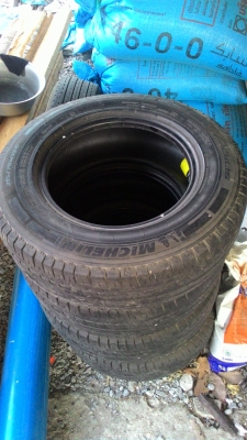ยาง Michelin ปี 2014 215/70 R15 ดอกยางเต็มตามสภาพ 4 เส้น