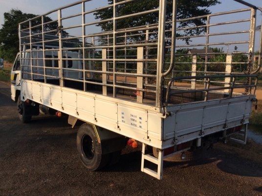 ISUZU NPR เครื่อง  115 แรง พวงมาลัยพาวเวอร์ เกียร์สั้น ยาว 5 เมตร ยางใหม่ รถพร้อมใช้งาน ขาย 390,000 บาท ศุภากร 081-1903107 , 081-4252943