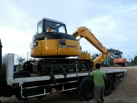 <<< ขายรถแม็คโคร Komatsu PC 78US  พร้อม เทรลเลอร์หกล้อ >>>