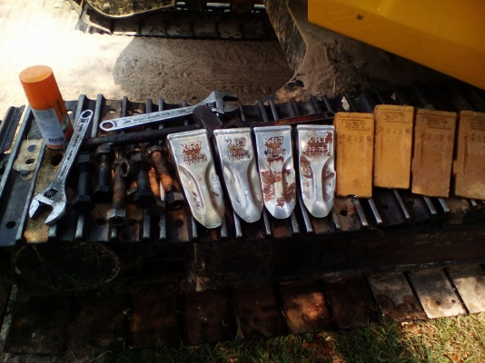 <<< ขายรถแม็คโคร Komatsu PC 78US  พร้อม เทรลเลอร์หกล้อ >>>