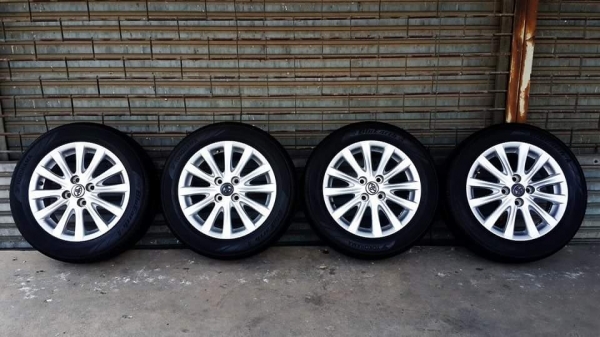 ล้อ Toyota 12 ก้าน ขอบ 15 4รู100 พร้อมยางปี14 สภาพสวยๆ