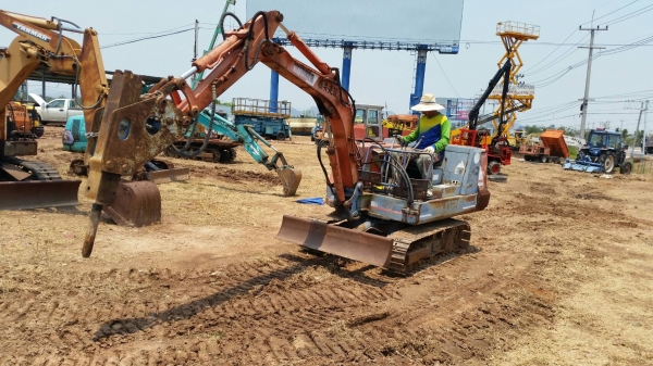 ขาย รถขุด แบคโฮ พร้อมหัวเจาะ BREAKER กระแทกปูน KUBOTA KHO26 แทรคเหล็ก เก่านอก