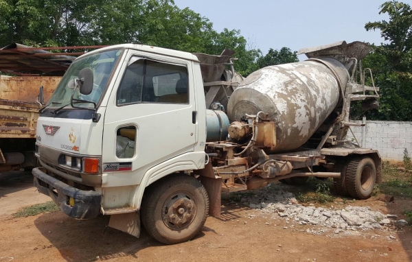 ขาย รถโม่ปูน 2.5 คิว ไม่มีทะเบียน เครื่อง 6BD1 165 แรงม้า เกียร์ร็อค คัสซีสวยใช้ได้ พวงมาลัยพาวเวอร์ รถพร้อมใช้งาน ราคาคุยกันได้