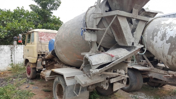 ขาย รถโม่ปูน แบบโม่โซ่ 2.5 คิว HINO เอกสารเล่มทะเบียนครบ เครื่อง EH700 168 แรงม้า พวงมาลัยพาวเวอร์ ราคาคุยกันได้ครับ