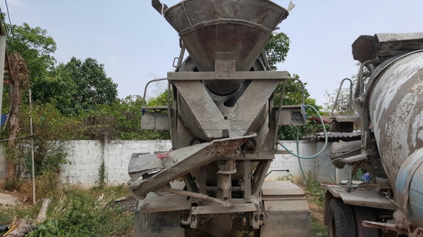 ขาย รถโม่ปูน แบบโม่โซ่ 2.5 คิว HINO เอกสารเล่มทะเบียนครบ เครื่อง EH700 168 แรงม้า พวงมาลัยพาวเวอร์ ราคาคุยกันได้ครับ