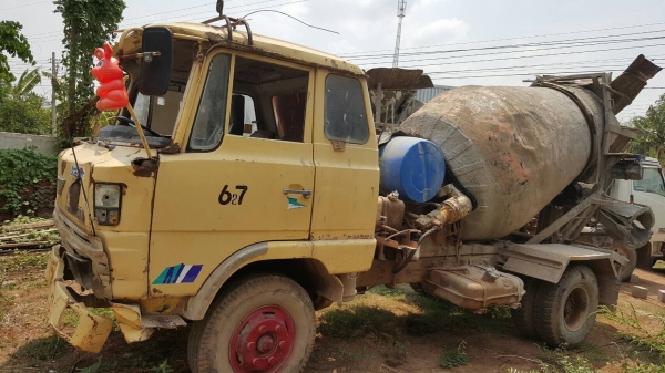 ขาย รถโม่ปูน แบบโม่โซ่ 2.5 คิว HINO เอกสารเล่มทะเบียนครบ เครื่อง EH700 168 แรงม้า พวงมาลัยพาวเวอร์ ราคาคุยกันได้ครับ