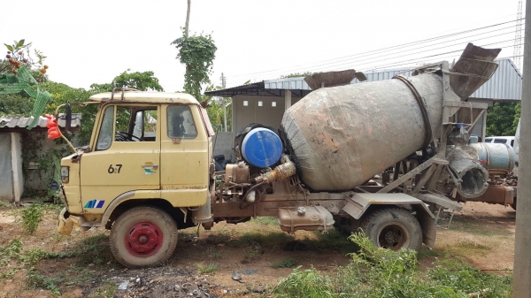 ขาย รถโม่ปูน แบบโม่โซ่ 2.5 คิว HINO เอกสารเล่มทะเบียนครบ เครื่อง EH700 168 แรงม้า พวงมาลัยพาวเวอร์ ราคาคุยกันได้ครับ