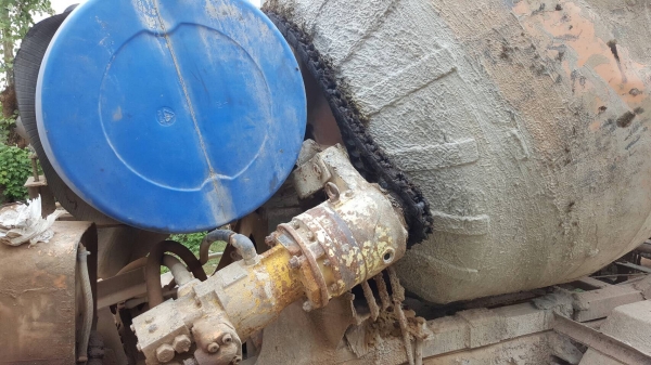 ขาย รถโม่ปูน แบบโม่โซ่ 2.5 คิว HINO เอกสารเล่มทะเบียนครบ เครื่อง EH700 168 แรงม้า พวงมาลัยพาวเวอร์ ราคาคุยกันได้ครับ