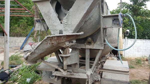 ขาย รถโม่ปูน แบบโม่โซ่ 2.5 คิว HINO เอกสารเล่มทะเบียนครบ เครื่อง EH700 168 แรงม้า พวงมาลัยพาวเวอร์ ราคาคุยกันได้ครับ