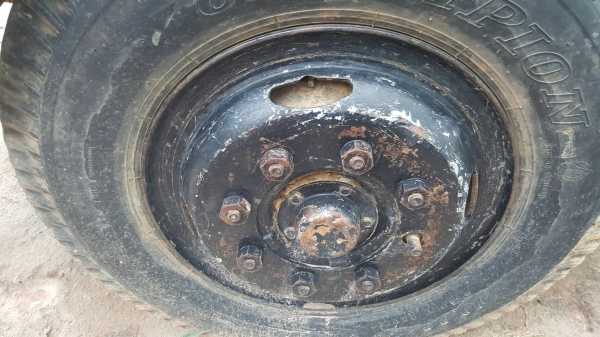 ขาย 10 ล้อดั้ม ไอ้หลง FN527M-A เปลี่ยนช่วงล่างใหม่ เบรคใหญ่ เพลาบุ๋ม วางหัวใหม่ UD เครื่อง 6D16 195 แรงม้า เกียร์ 10 สปีด คัสซีสวยตลอดเส้น แอร์เย็น ทะเบียนพร้อมโอน