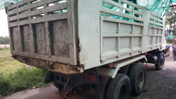 ขาย 10 ล้อดั้ม ไอ้หลง FN527M-A เปลี่ยนช่วงล่างใหม่ เบรคใหญ่ เพลาบุ๋ม วางหัวใหม่ UD เครื่อง 6D16 195 แรงม้า เกียร์ 10 สปีด คัสซีสวยตลอดเส้น แอร์เย็น ทะเบียนพร้อมโอน