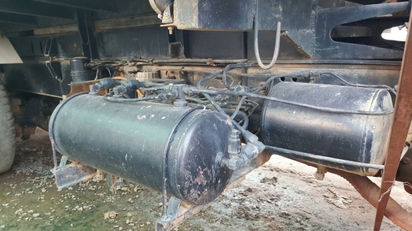 ขาย 10 ล้อดั้ม ไอ้หลง FN527M-A เปลี่ยนช่วงล่างใหม่ เบรคใหญ่ เพลาบุ๋ม วางหัวใหม่ UD เครื่อง 6D16 195 แรงม้า เกียร์ 10 สปีด คัสซีสวยตลอดเส้น แอร์เย็น ทะเบียนพร้อมโอน