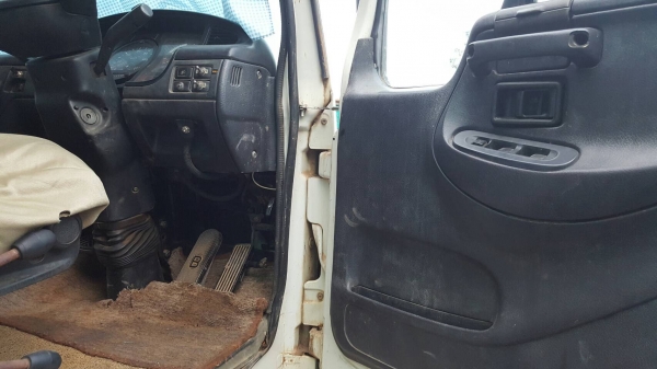 ขาย 10 ล้อดั้ม ไอ้หลง FN527M-A เปลี่ยนช่วงล่างใหม่ เบรคใหญ่ เพลาบุ๋ม วางหัวใหม่ UD เครื่อง 6D16 195 แรงม้า เกียร์ 10 สปีด คัสซีสวยตลอดเส้น แอร์เย็น ทะเบียนพร้อมโอน