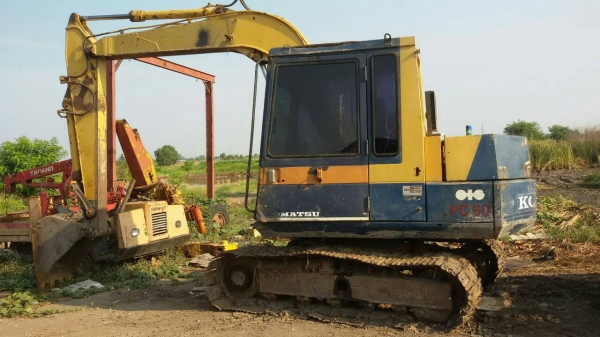 ขาย KOMATSU PC60 -5 สภาพสวยพร้อมใช้ ติดต่อ คุณ อ๊อฟ พิจิตร 086-737-9991