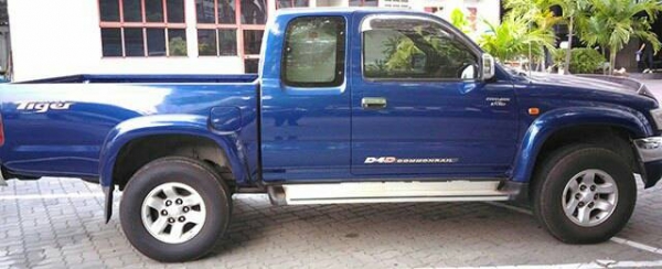 2003 TOYOTA HILUX TIGER 2.5 E PRERUNNER XTRA CAB D4D สีน้ำเงิน เกียร์ออโต้ เลขไมล์ 200,000 km