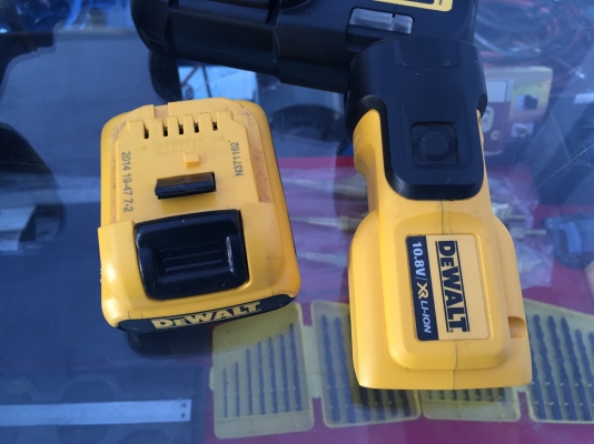 ขาย สว่านแบต DEWALT มือสอง สภาพสวยครับ ขาย สว่านแบต DEWALT มือสอง สภาพสวยครับ