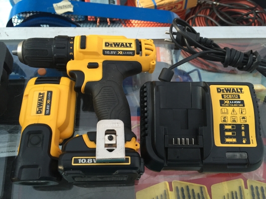 ขาย สว่านแบต DEWALT มือสอง สภาพสวยครับ ขาย สว่านแบต DEWALT มือสอง สภาพสวยครับ
