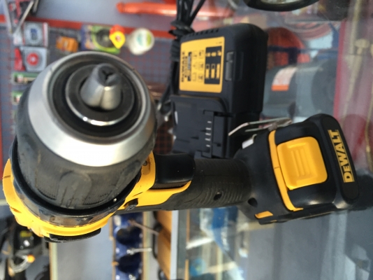 ขาย สว่านแบต DEWALT มือสอง สภาพสวยครับ ขาย สว่านแบต DEWALT มือสอง สภาพสวยครับ