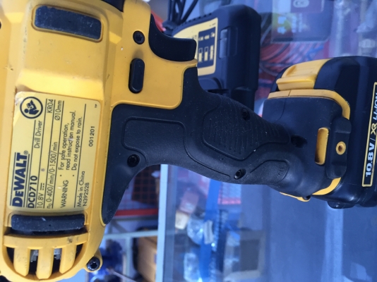 ขาย สว่านแบต DEWALT มือสอง สภาพสวยครับ ขาย สว่านแบต DEWALT มือสอง สภาพสวยครับ