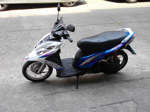 ขาย Skydrive125cc.หัวฉีด สีน้ำเงิน-ขาว สวยเฉียบ เครื่องดียอดเยี่ยม ประกันศูนย์5ปี 19500 บาท