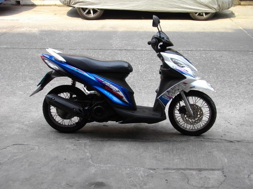 ขาย Skydrive125cc.หัวฉีด สีน้ำเงิน-ขาว สวยเฉียบ เครื่องดียอดเยี่ยม ประกันศูนย์5ปี 19500 บาท