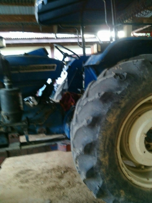 330000รถไถฟอร์ด6610 2เพลาเครื่องดีพร้อมใช้เกียร์4ถอนนอกนั้นดีหมดเอกสารพร้อม