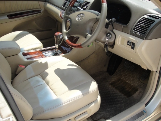 .......Toyota camry2.4Q DVDปี2004 รถสวยพร้อมใช้ ดูแลรักษาอย่างดีใช้น้อยมือแรก.......