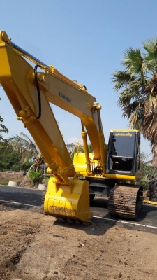 ขายKOMATSU Pc.200-6 รถสวย สภาพพร้อมใช้ มีเล่ม สนใจติดต่อสอบถาม 062-3344799 ลูกปลา