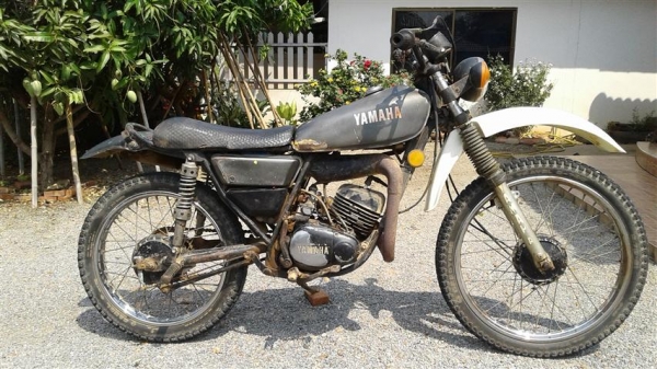 ขาย DT100 ออกใบซื้อขายแถมเล่มอีกคันให้เครื่องดีคันสตารืทคันเกียร์โครงไม่เชื่อมเหมาะสำหรับนักปั้น ขาย 8900 บาท