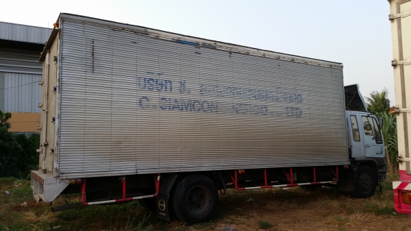 ขายตู้แห้ง 3 บาน ยาว 7.2 เมตร  สูง 2.5 เมตร สภาพพร้อมใช้งาน