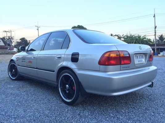 ขาย CIVIC  เครื่อง1.6  VTi-L ตัวท็อปสุด โฉมตาโต ตัวสุดท้าย ปี2000 - 2543  เครื่อง V-TEC  กระจกปรับไฟฟ้า  เบาะหนัง พวงมาลัยเพาเวอร์