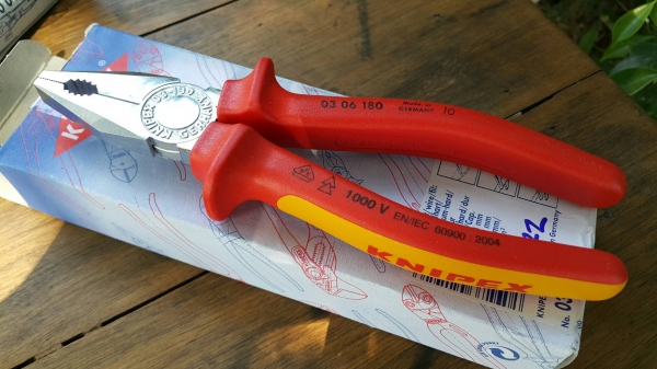 ขายคีมปากจิ้งจกงานไฟฟ้าเยอรมัน KNIPEX Made in Germany.