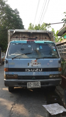 รถบรรทุกหกล้อดั้ม ISUZU NPR135 กระบะสแตนเลสทั้งใบทนทานแข็งแรงพร้อมใช้งาน