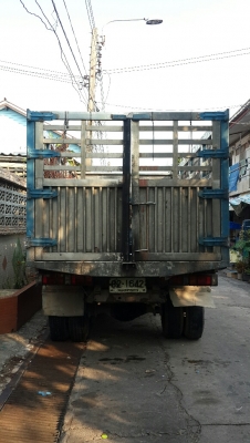 รถบรรทุกหกล้อดั้ม ISUZU NPR135 กระบะสแตนเลสทั้งใบทนทานแข็งแรงพร้อมใช้งาน