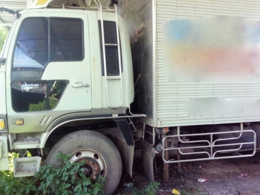 รถฮีโน่ 10 ล้อ ตู้เย็น FL3H  195 แรงม้า. ปี 38.     สนใจติดต่อ  081 - 6079515