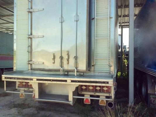 รถฮีโน่ 10 ล้อ ตู้เย็น FL3H  195 แรงม้า. ปี 38.     สนใจติดต่อ  081 - 6079515