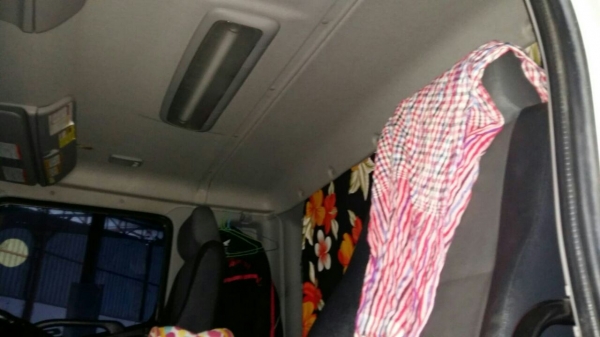 รถฮีโน่ 10 ล้อ หัวลาก FM1A  344 แรงม้า. ปี 56. ( รถวิ่ง 3xx,xxx กม. ) , ( ขาย เฉพาะแม่. )  ,  มีขาย 2 คัน.      สนใจติดต่อ  081 - 6079515