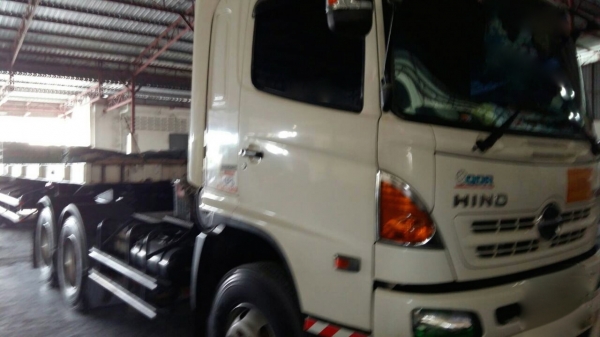 รถฮีโน่ 10 ล้อ หัวลาก FM1A  344 แรงม้า. ปี 56. ( รถวิ่ง 3xx,xxx กม. ) , ( ขาย เฉพาะแม่. )  ,  มีขาย 2 คัน.      สนใจติดต่อ  081 - 6079515