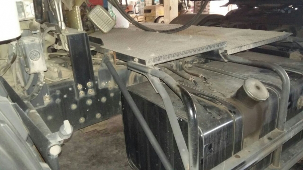 รถฮีโน่ 10 ล้อ หัวลาก FM1A  344 แรงม้า. ปี 56. ( รถวิ่ง 3xx,xxx กม. ) , ( ขาย เฉพาะแม่. )  ,  มีขาย 2 คัน.      สนใจติดต่อ  081 - 6079515