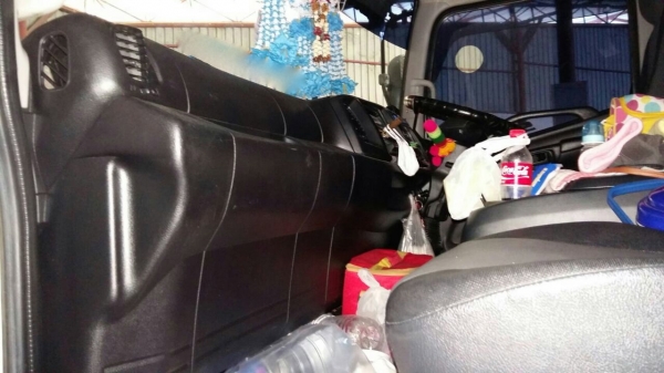 รถฮีโน่ 10 ล้อ หัวลาก FM1A  344 แรงม้า. ปี 56. ( รถวิ่ง 3xx,xxx กม. ) , ( ขาย เฉพาะแม่. )  ,  มีขาย 2 คัน.      สนใจติดต่อ  081 - 6079515