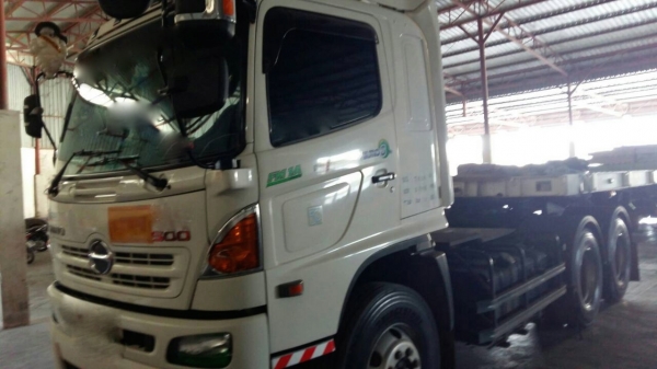 รถฮีโน่ 10 ล้อ หัวลาก FM1A  344 แรงม้า. ปี 56. ( รถวิ่ง 3xx,xxx กม. ) , ( ขาย เฉพาะแม่. )  ,  มีขาย 2 คัน.      สนใจติดต่อ  081 - 6079515