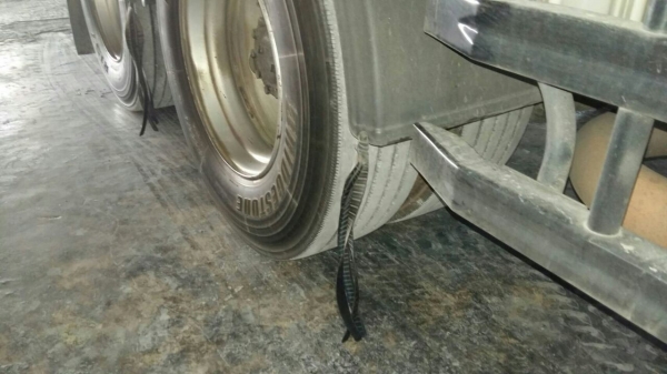 รถฮีโน่ 10 ล้อ หัวลาก FM1A  344 แรงม้า. ปี 56. ( รถวิ่ง 3xx,xxx กม. ) , ( ขาย เฉพาะแม่. )  ,  มีขาย 2 คัน.      สนใจติดต่อ  081 - 6079515